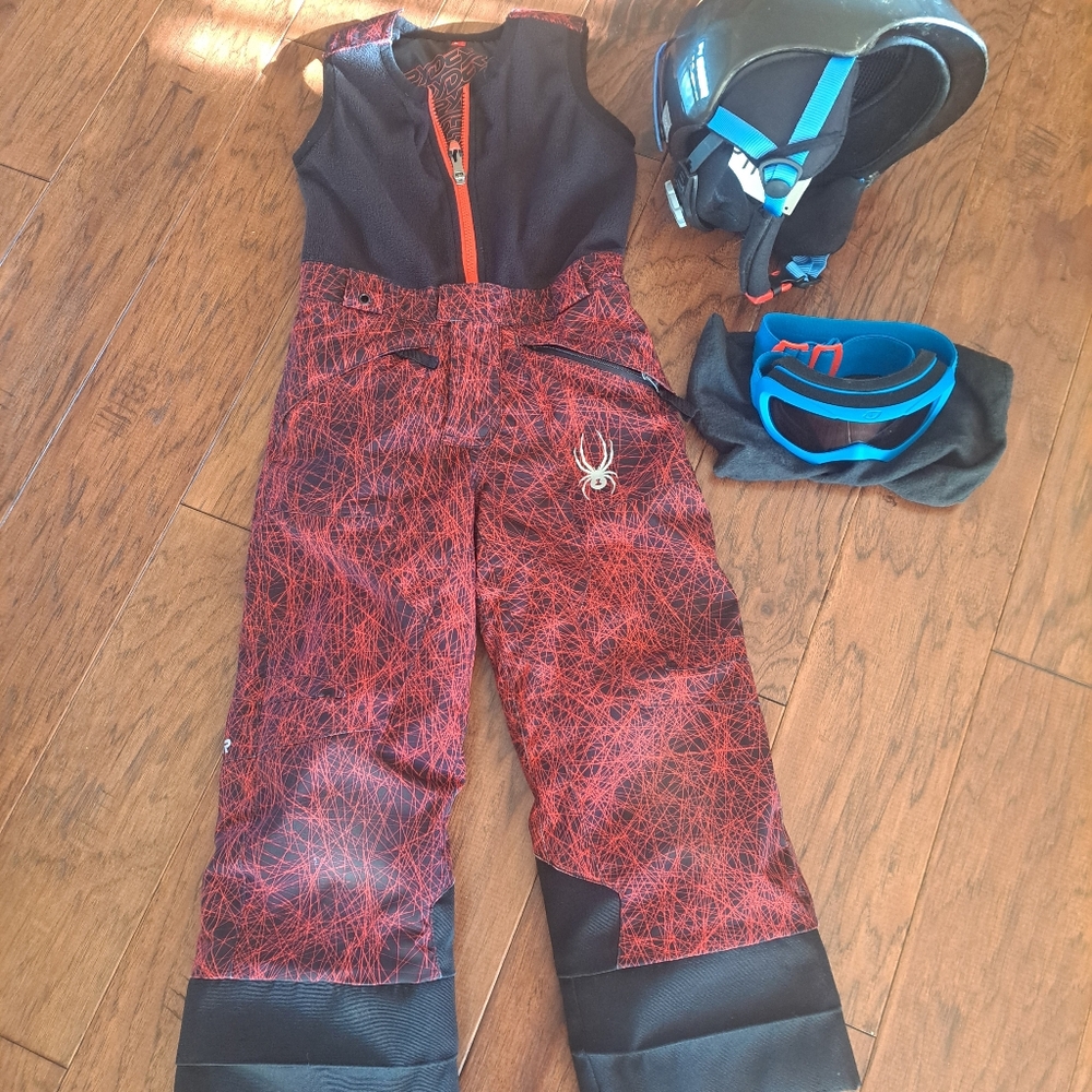 Boy's  Spyder Skiwear set, Size 4 to 6 and Bolle helmet & Goggles